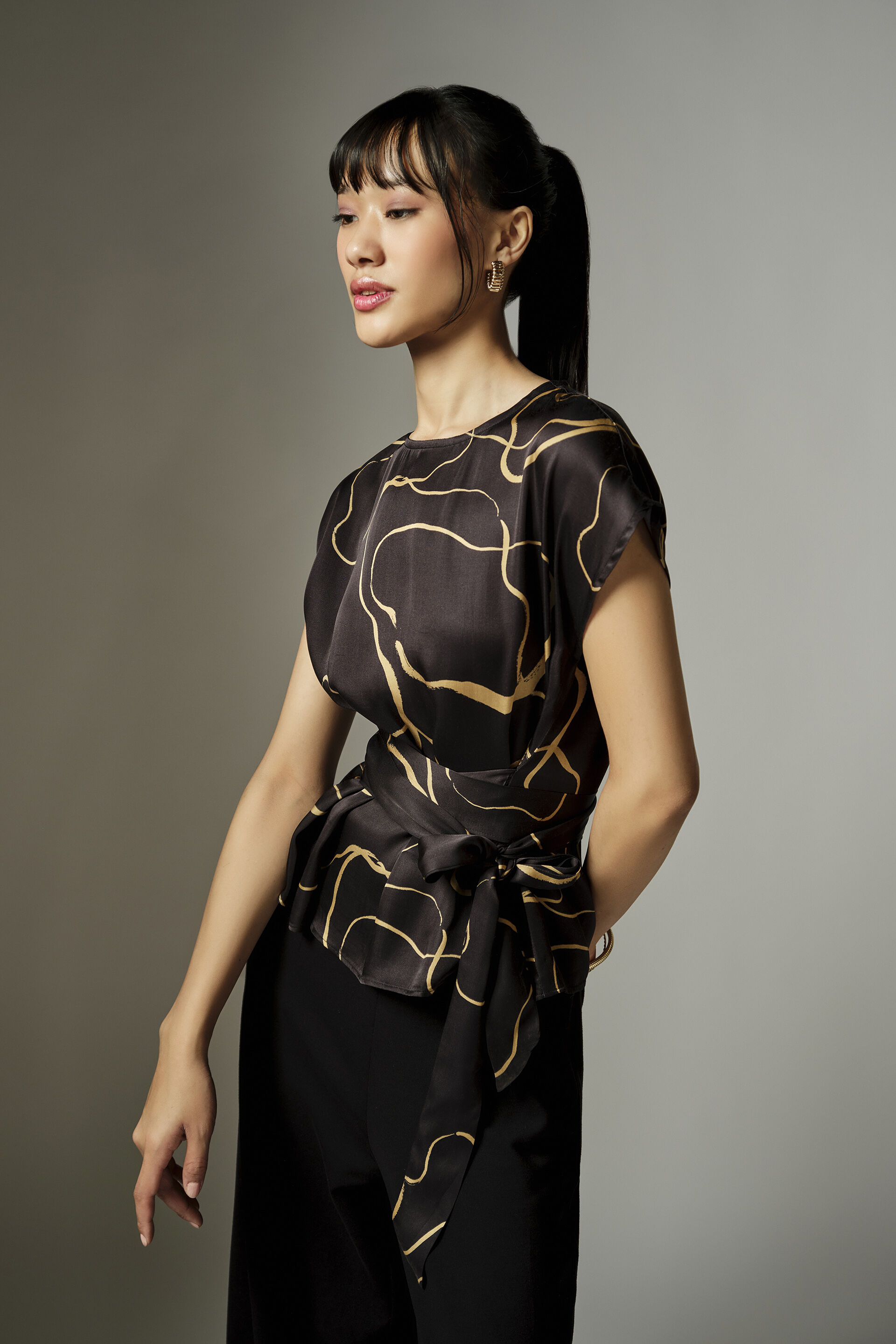 Black & Gold Abstract Print Modal Top, Black, image 3